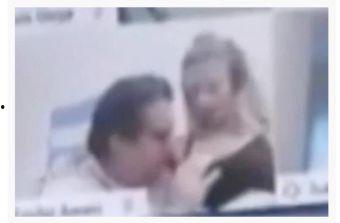 成人吻胸吃奶视频