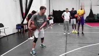 成人拳击水球训练视频